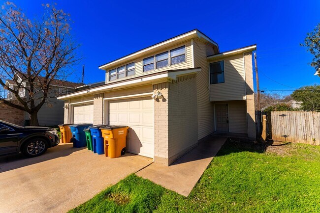 Foto del edificio - Beautiful 2 Bed, 2.5 Bath Gem with Garage ...