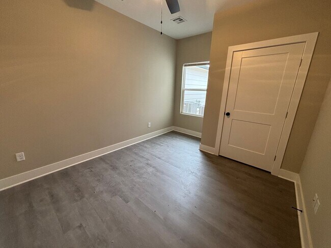 Foto del edificio - 2143/45 N Reece St