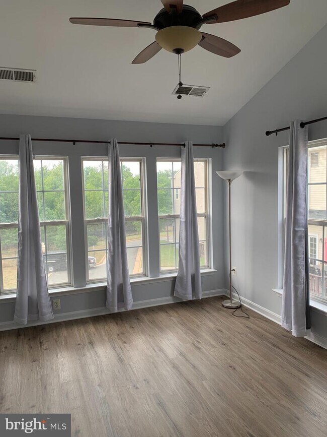 Building Photo - 44305 Shehawken Terrace