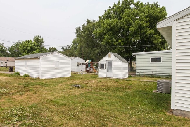 Building Photo - 809 N. SHERMAN