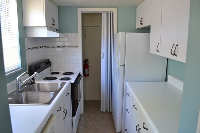 Interior Photo - 609 N Eola Dr