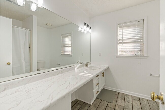 Building Photo - 2219 Euclid Rd NW