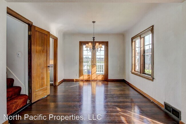 Foto del edificio - 3 br, 3 bath House - 2524 Montavista Place...