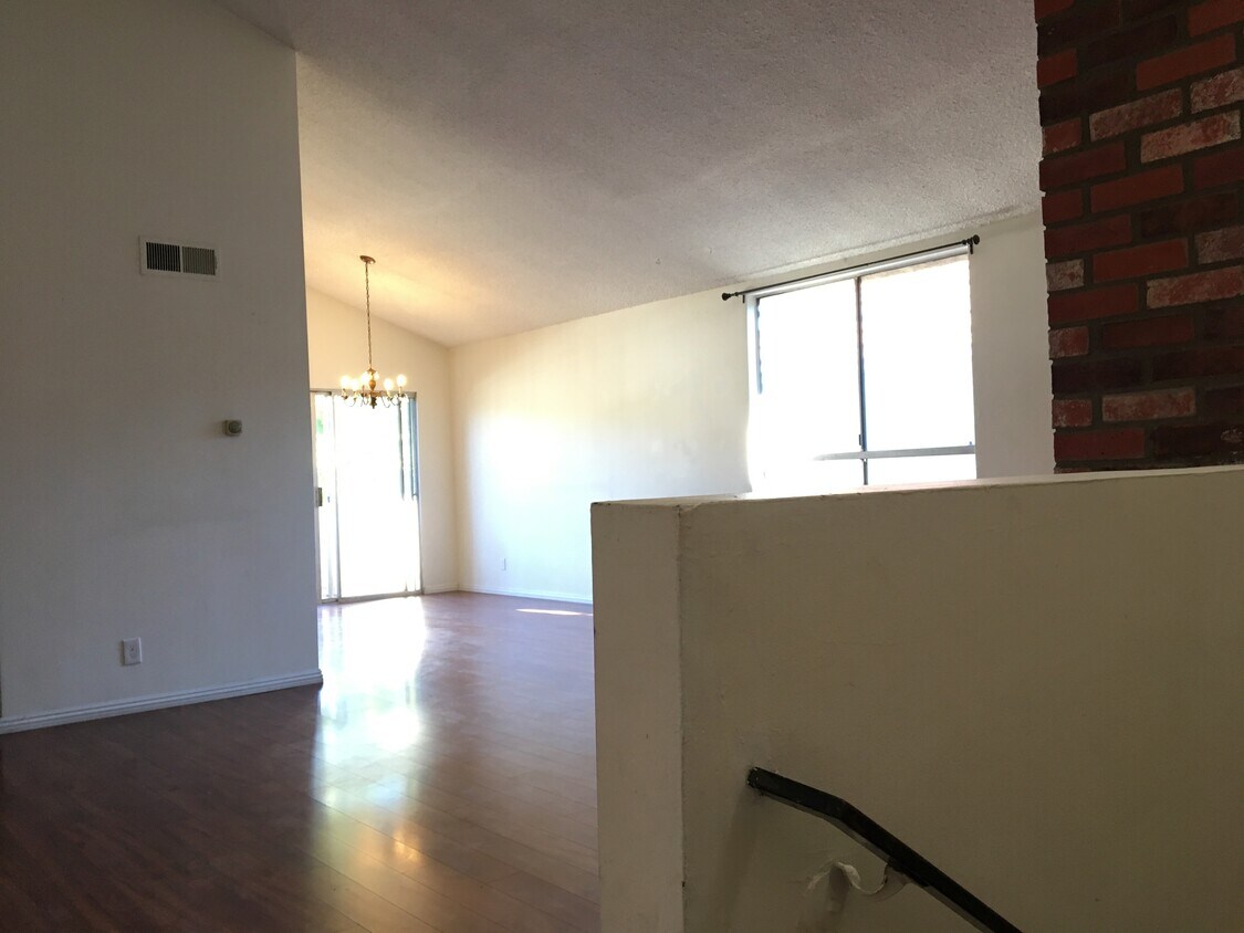 Primary Photo - 1315 S Bundy Dr