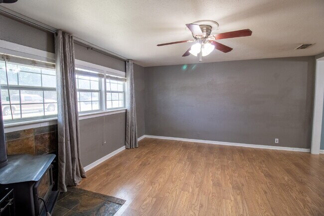 Foto del edificio - Spacious 3-bedroom home!