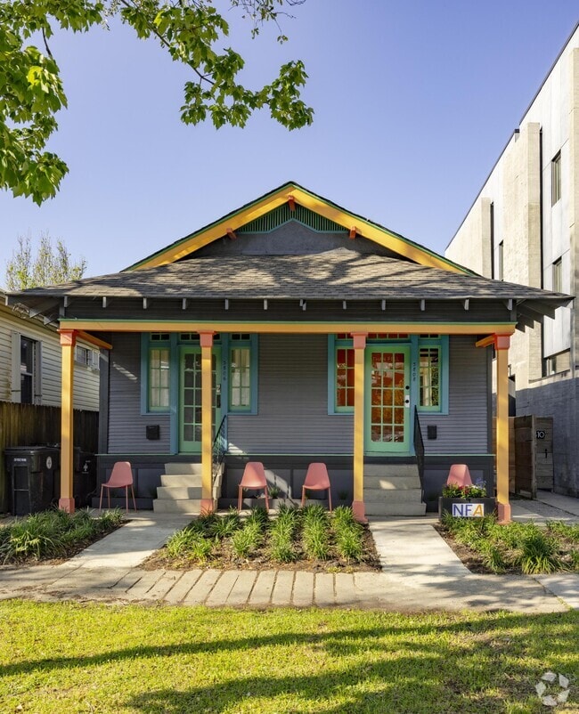 Building Photo - 3806 Bienville St