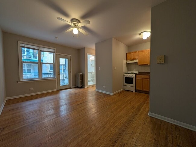 Building Photo - 910 W Dakin St