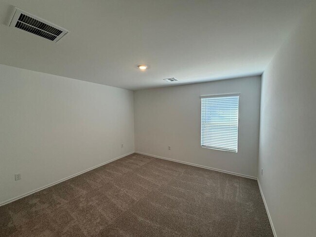 Building Photo - 3645 Pete St