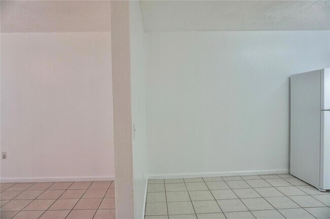 Building Photo - 2567 Elm Avenue