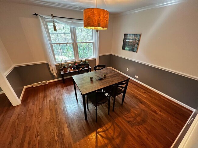 Building Photo - Room in Single Family Home on Kilarney Dr
