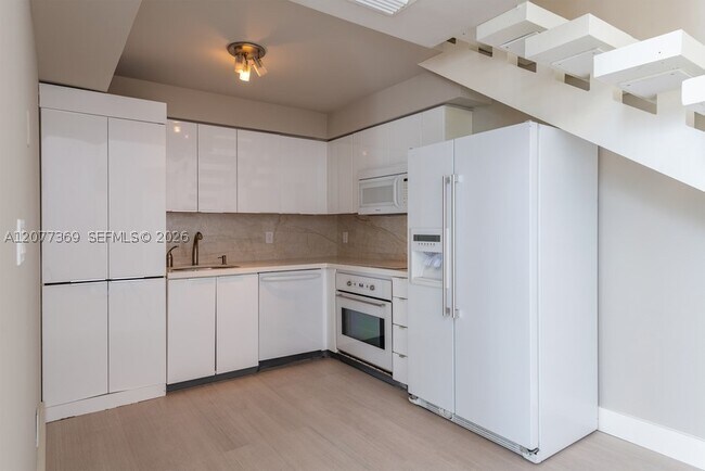 Foto del edificio - 1428 West Dr