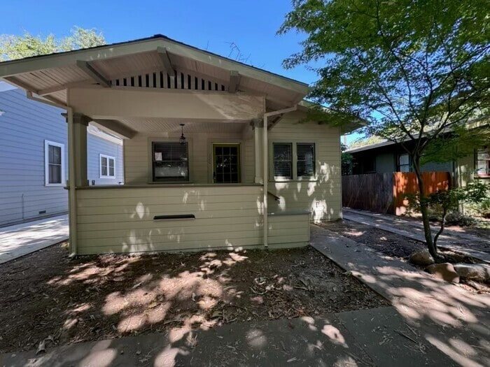 2bd/1ba updated Midtown home - 2bd/1ba updated Midtown home