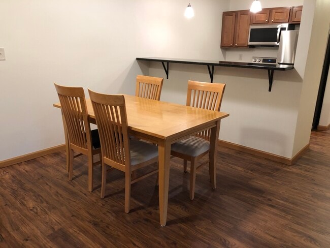 Building Photo - Mapleview Apartments