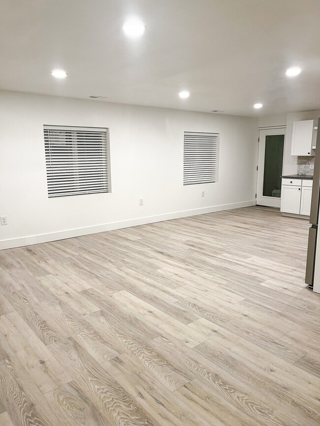 Building Photo - Brand New | 2 bed | 1 Bath | Basement Apar...