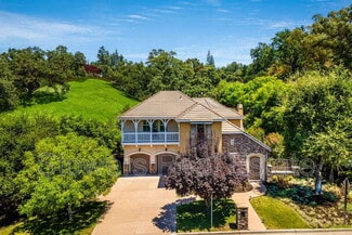 Building Photo - 1301 Sugarloaf Dr