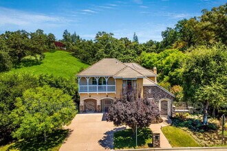 Building Photo - 1301 Sugarloaf Dr