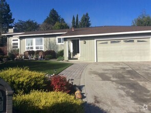 Building Photo - 9 Purple Hills Ct
