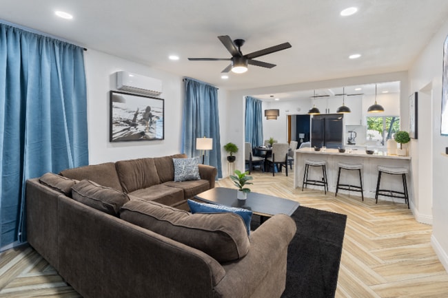 Building Photo - 2521 W California St