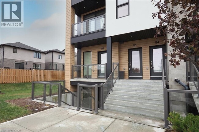 Building Photo - 261 Woodbine Ave