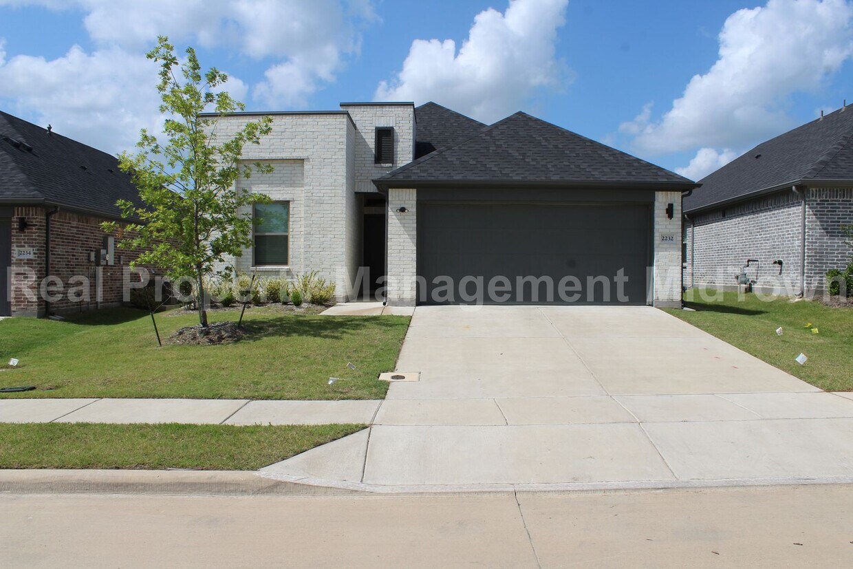 Foto principal - Modern 3-Bedroom Home in Prime Forney Loca...