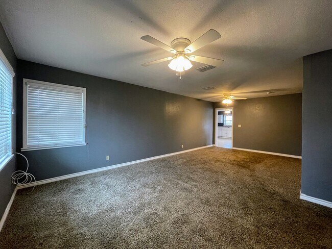 Foto del edificio - Charming 2-Bedroom Single-Family Home – Perfect for Comfort & Convenience!