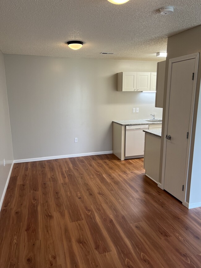 Building Photo - David City_Pinnacle Apts