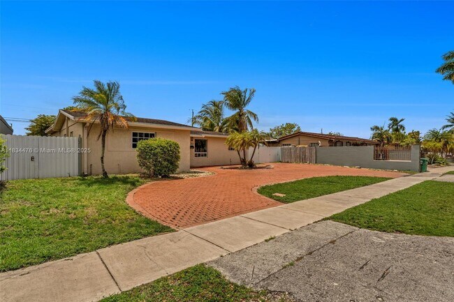 Foto del edificio - 7920 NW 171st St