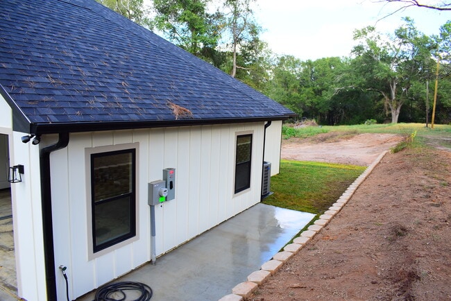 Building Photo - 2713 Sullivan Dr