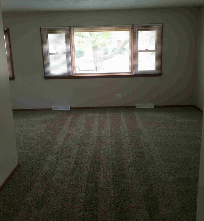 Building Photo - 243 Harding Ave