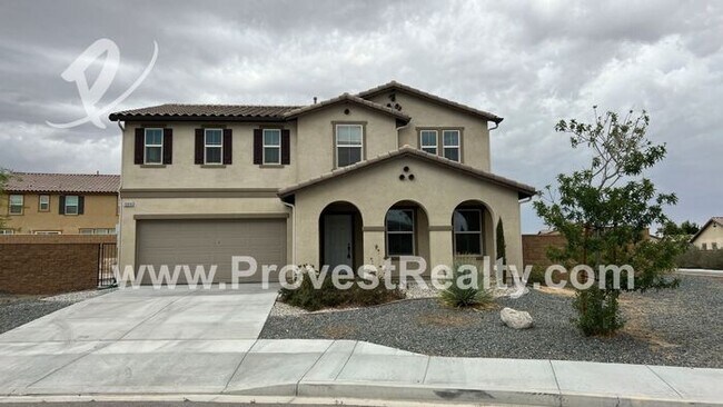 Building Photo - HUGE 5 Bedroom 2.5 Bath Home in Victorville!!