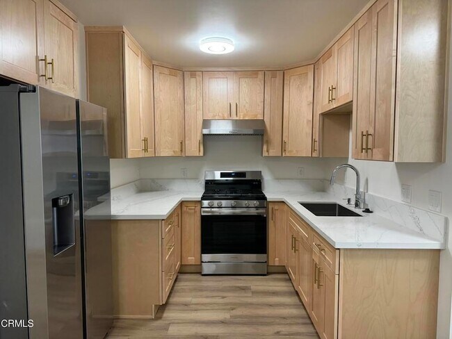 Foto del edificio - 5663 Fountain Ave