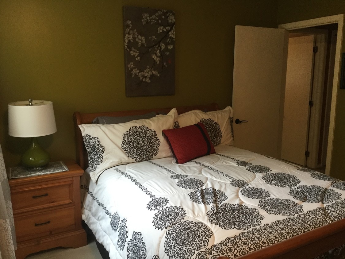 Queen bed,dresser,closet,nightstand. - 1160 Dellwood St S
