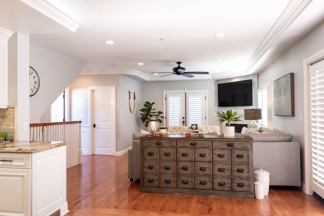 Upstairs Living - 162 Monterey Blvd