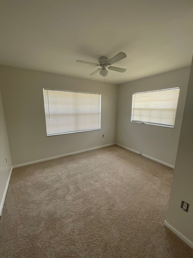 Building Photo - 2 Bedroom, 1 Bath Unit in SoDo