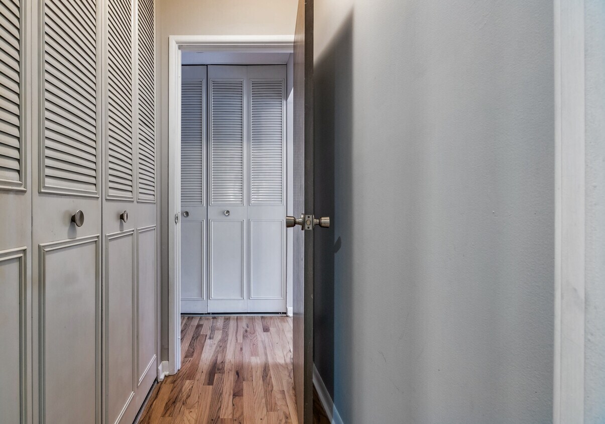 Foto principal - 5450 N Winthrop Ave