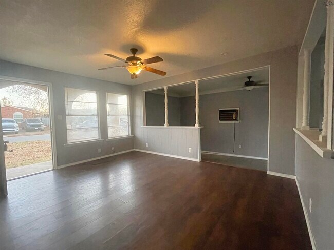 Foto del edificio - 1226 Bandera Blvd