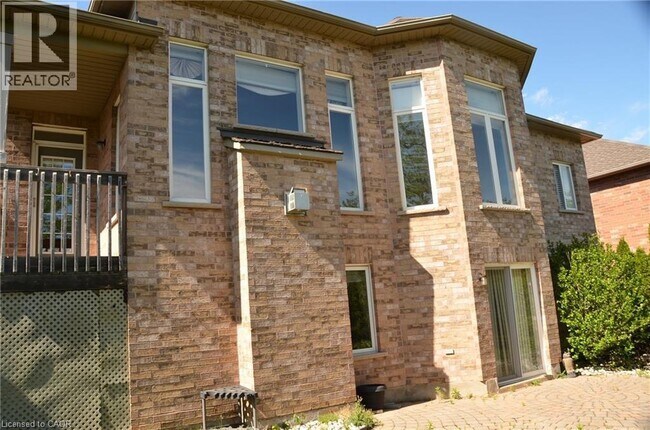 Building Photo - 18 Anderson Ct