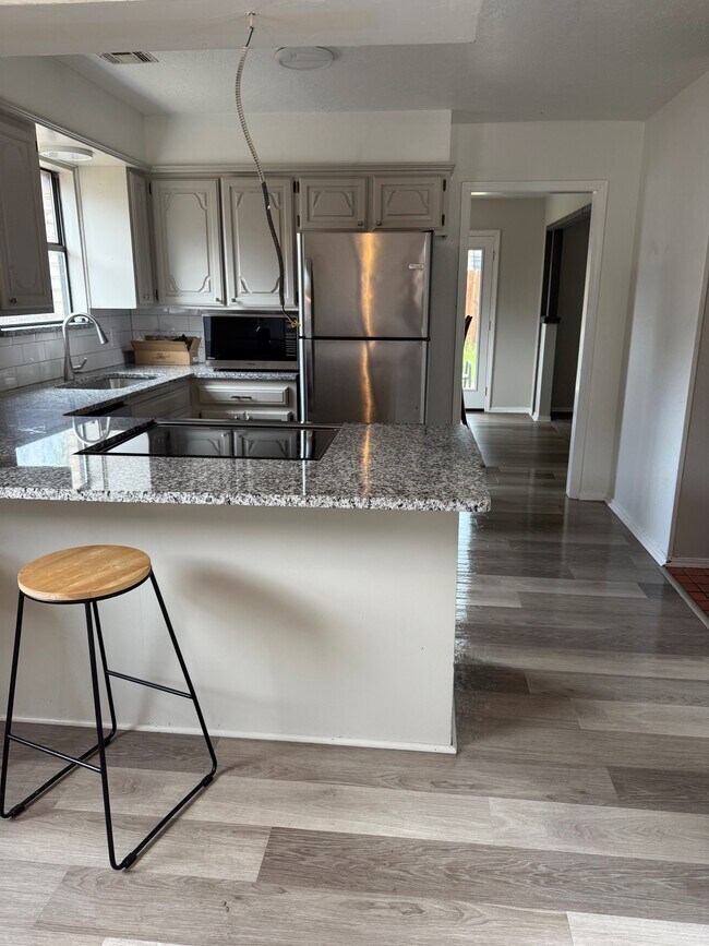 Foto del edificio - 5603 NW Wilfred Dr
