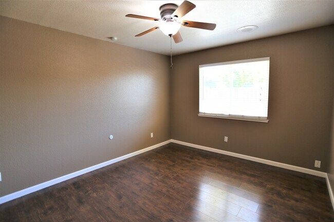 Building Photo - 942 Lacy Way