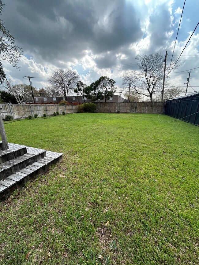 Building Photo - A hassle-free lifestyle