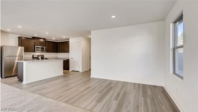 Building Photo - 610 Abrazar Ave