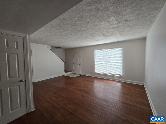 Building Photo - 117 Longwood Dr