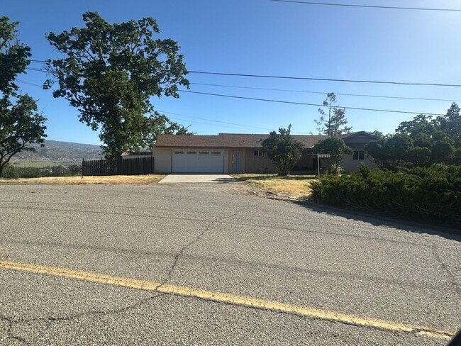 Building Photo - 3+2.5 Stallion Springs COMING SOON!