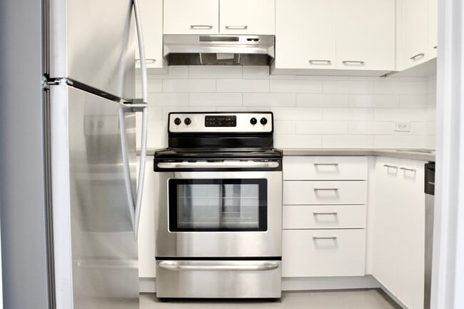 Building Photo - 3450 B Rue Drummond