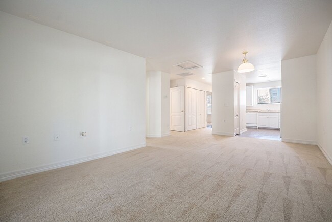 Building Photo - AVAILABLE NOW!  Close to the Airport?? and...