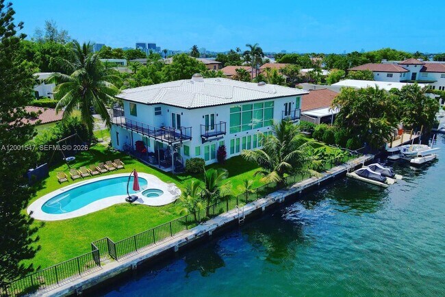 Foto del edificio - 13300 Biscayne Bay Terrace