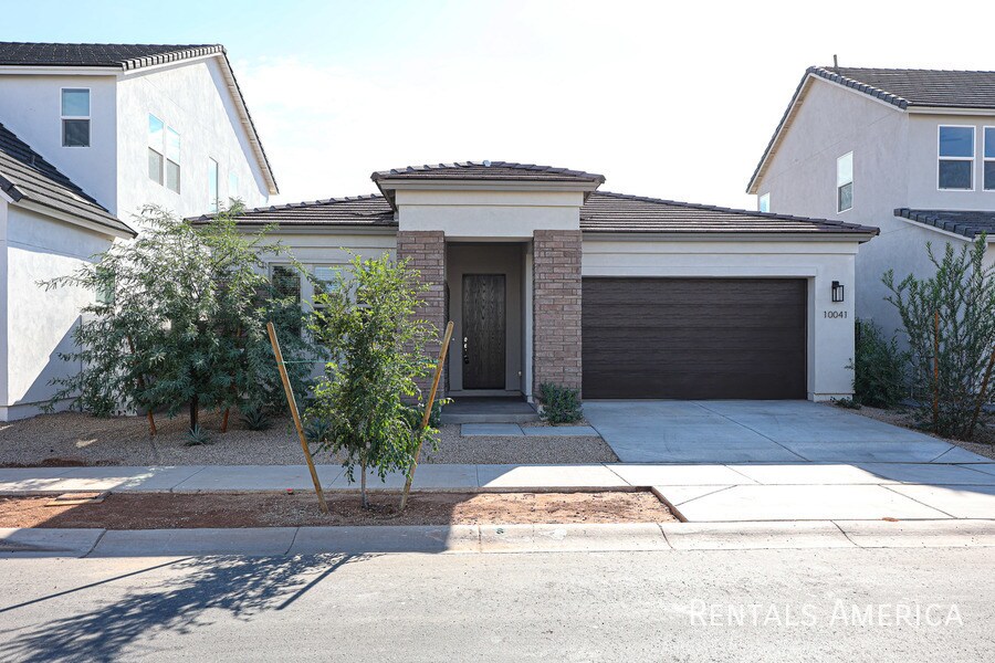 Foto principal - Beautiful almost new home!