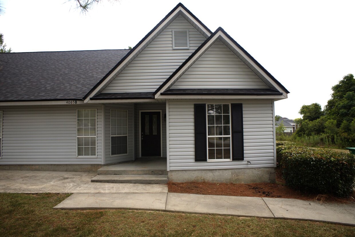 4065 Northlake Dr Unit B, Valdosta, GA 31602 - Room For Rent In ...