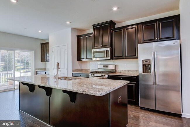 Building Photo - 166 Mulberry Dr