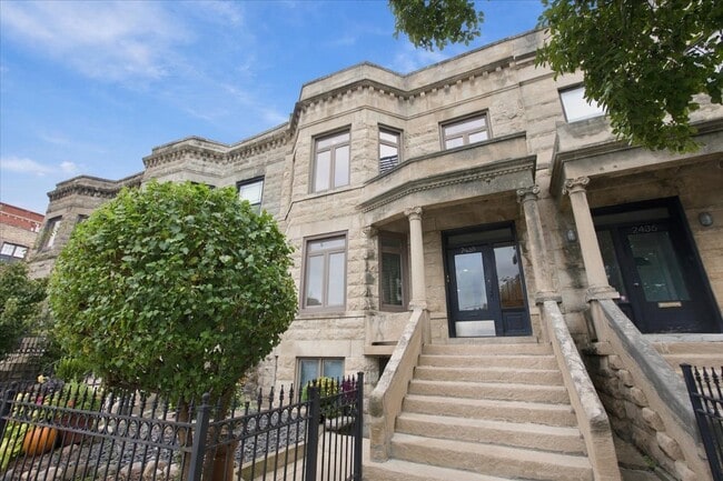 Building Photo - 2438 W Chicago Ave